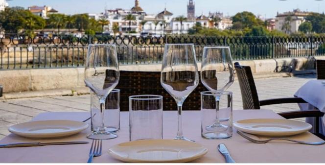 Apartamento Acogedor Junto A Calle Betis, Triana-Los Remedios セビリア エクステリア 写真