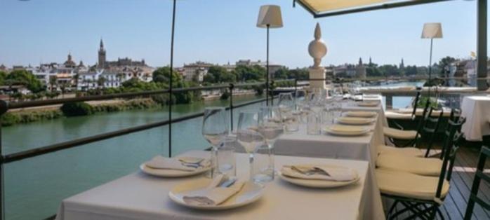 Apartamento Acogedor Junto A Calle Betis, Triana-Los Remedios セビリア エクステリア 写真