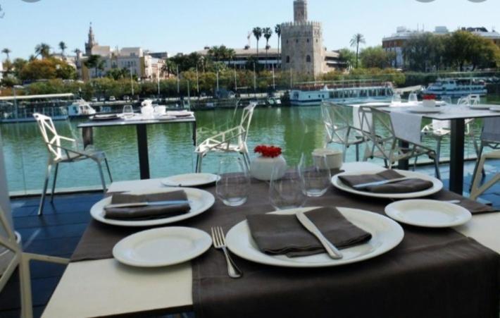 Apartamento Acogedor Junto A Calle Betis, Triana-Los Remedios セビリア エクステリア 写真