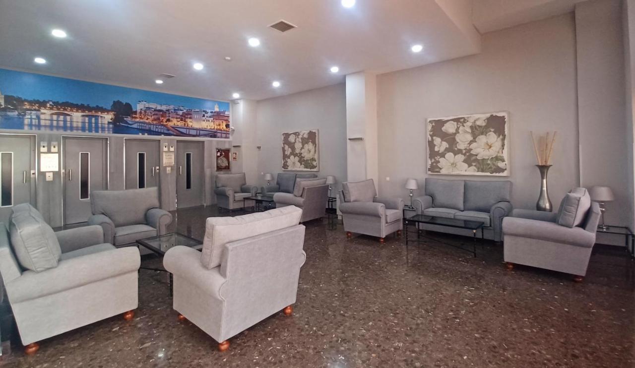 Apartamento Acogedor Junto A Calle Betis, Triana-Los Remedios セビリア エクステリア 写真